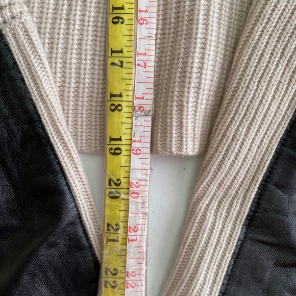 Autumn Cashmere boxy cropped sweater with lamb skin trim.  size M - Picture 11 of 11